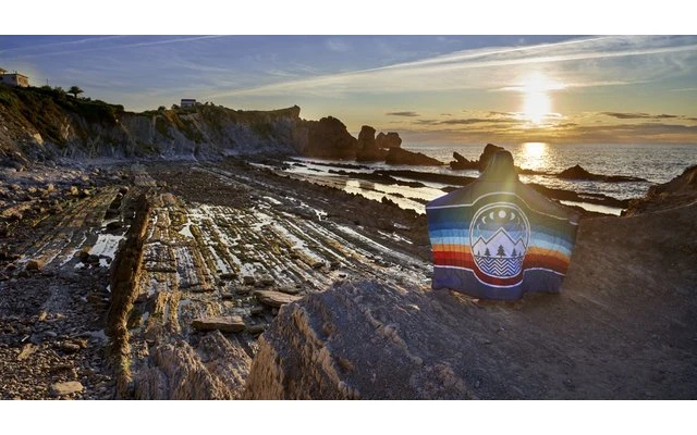 Voited Recycled Ripstop Reisedecke Camp Vibes / Tree Green 7 Voited Recycled Ripstop Reisedecke Camp Vibes / Tree Green – Bild 5