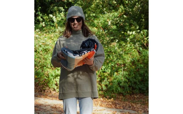 Voited Recycled Ripstop Reisedecke Camp Vibes / Tree Green 5 Voited Recycled Ripstop Reisedecke Camp Vibes / Tree Green – Bild 3